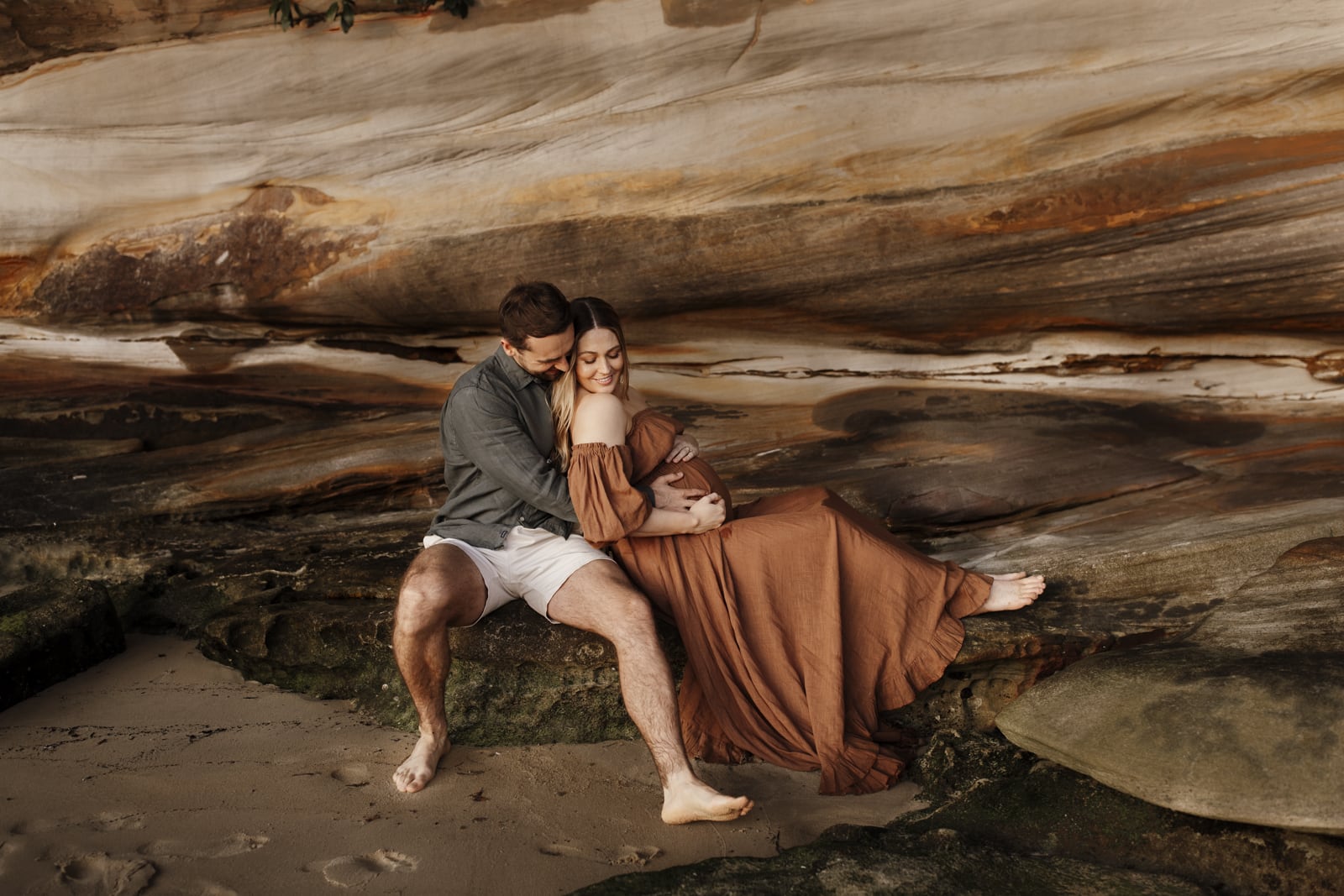 https://www.daniellaphotography.com.au/wp-content/uploads/2023/10/outdoor-couple-maternity-photoshoot.jpg